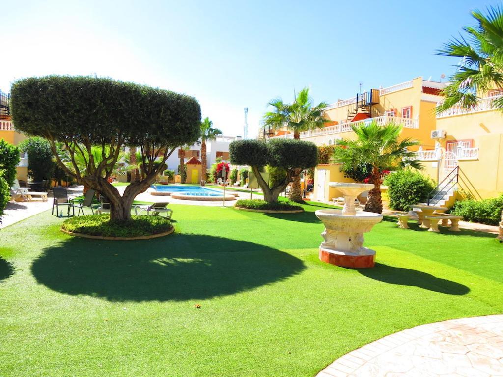 Casa La Zenia Elite Townhouse With Shared Pool And 10 Minutes Walk To Beach Villa Orihuela Exteriör bild