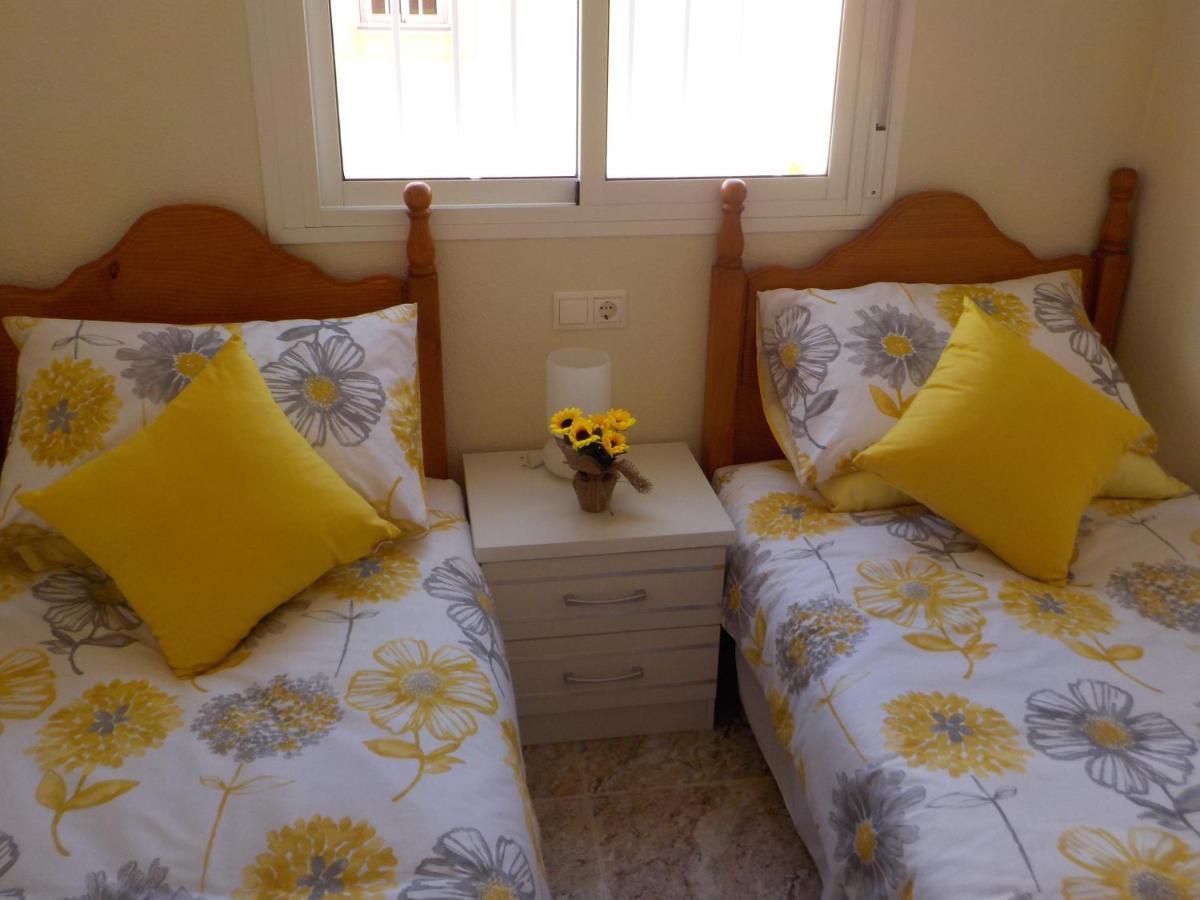 Casa La Zenia Elite Townhouse With Shared Pool And 10 Minutes Walk To Beach Villa Orihuela Exteriör bild