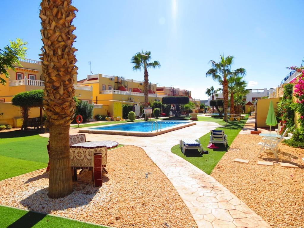 Casa La Zenia Elite Townhouse With Shared Pool And 10 Minutes Walk To Beach Villa Orihuela Exteriör bild