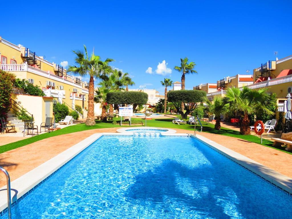 Casa La Zenia Elite Townhouse With Shared Pool And 10 Minutes Walk To Beach Villa Orihuela Exteriör bild
