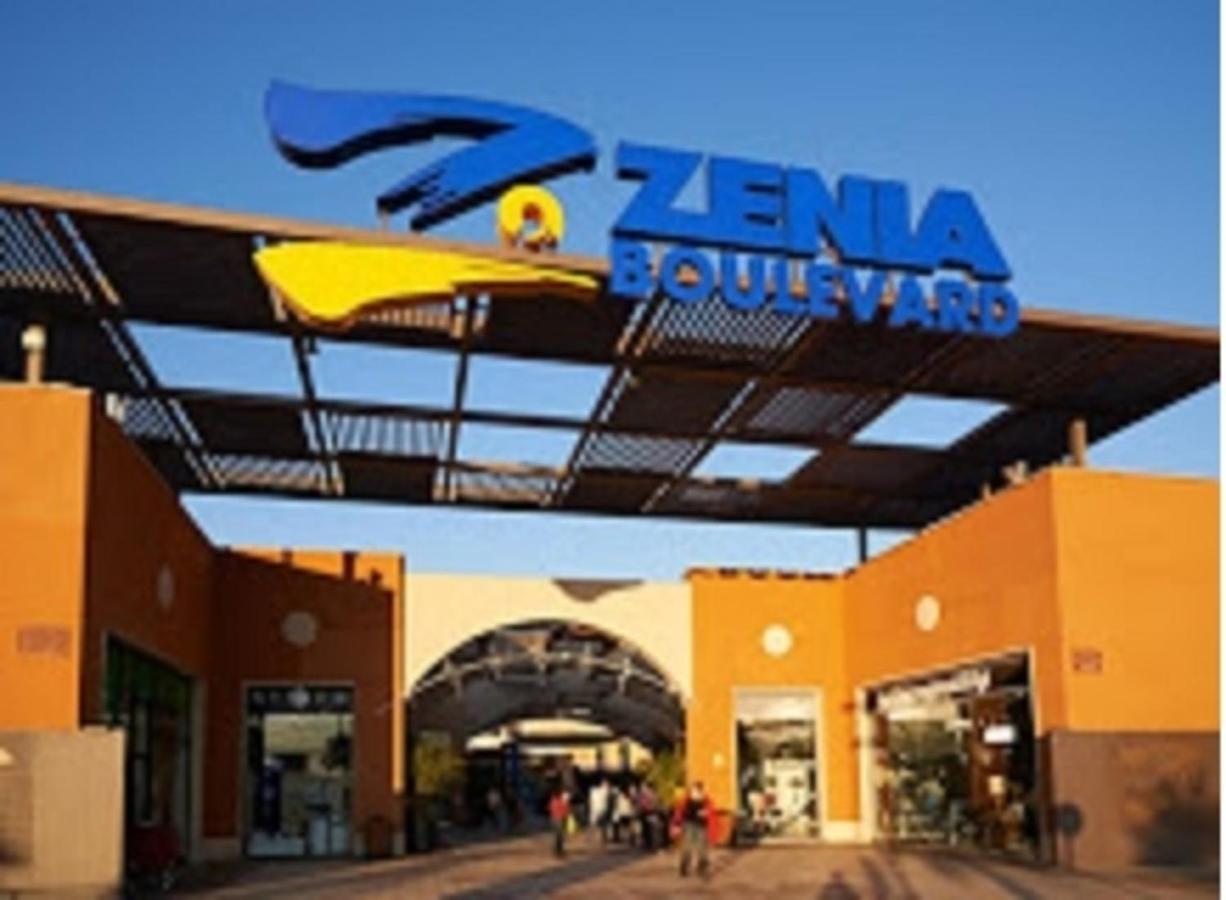 Casa La Zenia Elite Townhouse With Shared Pool And 10 Minutes Walk To Beach Villa Orihuela Exteriör bild