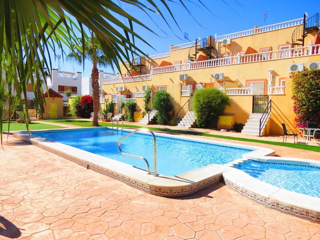 Casa La Zenia Elite Townhouse With Shared Pool And 10 Minutes Walk To Beach Villa Orihuela Exteriör bild