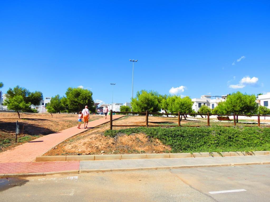 Casa La Zenia Elite Townhouse With Shared Pool And 10 Minutes Walk To Beach Villa Orihuela Exteriör bild