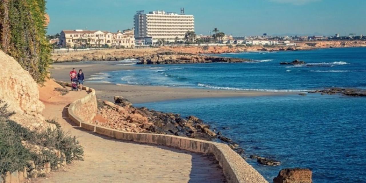 Casa La Zenia Elite Townhouse With Shared Pool And 10 Minutes Walk To Beach Villa Orihuela Exteriör bild