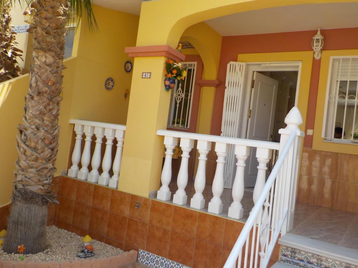 Casa La Zenia Elite Townhouse With Shared Pool And 10 Minutes Walk To Beach Villa Orihuela Exteriör bild